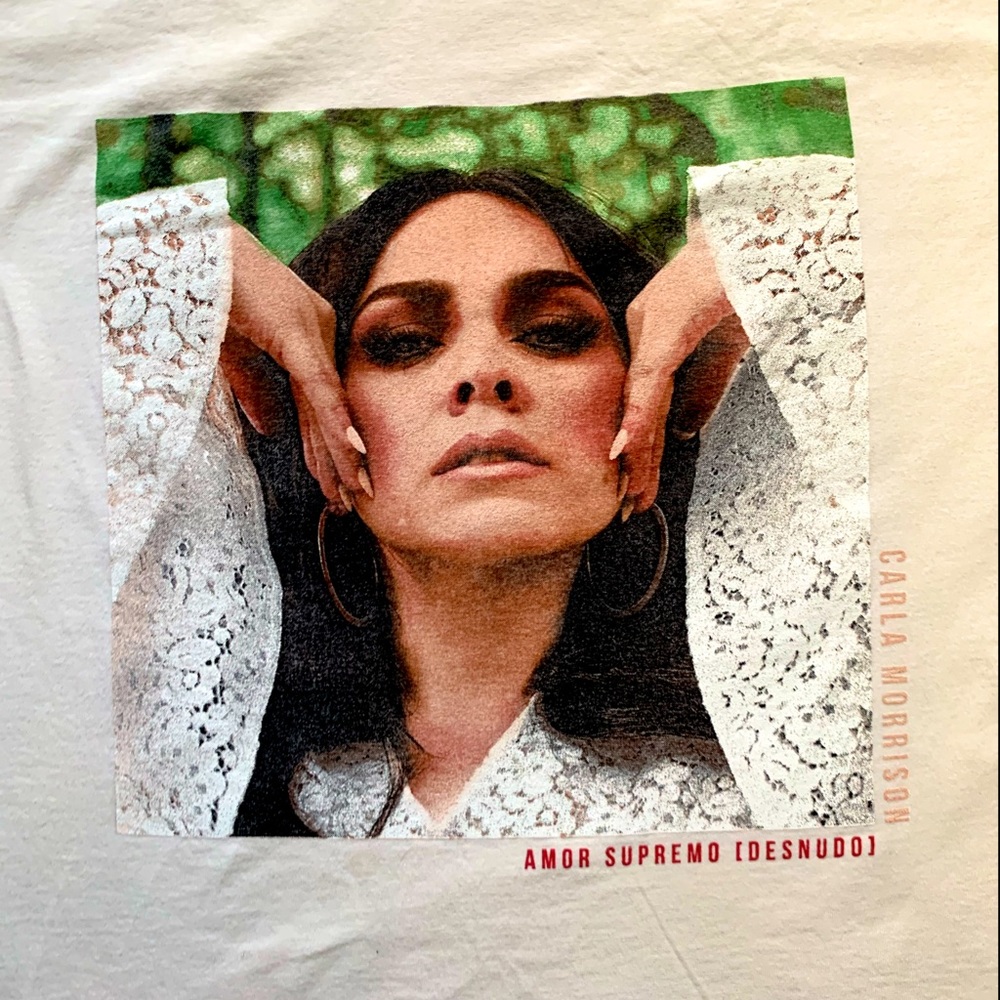 CARLA MORRISON AMOR SUPREMO [DESNUDO] shirt